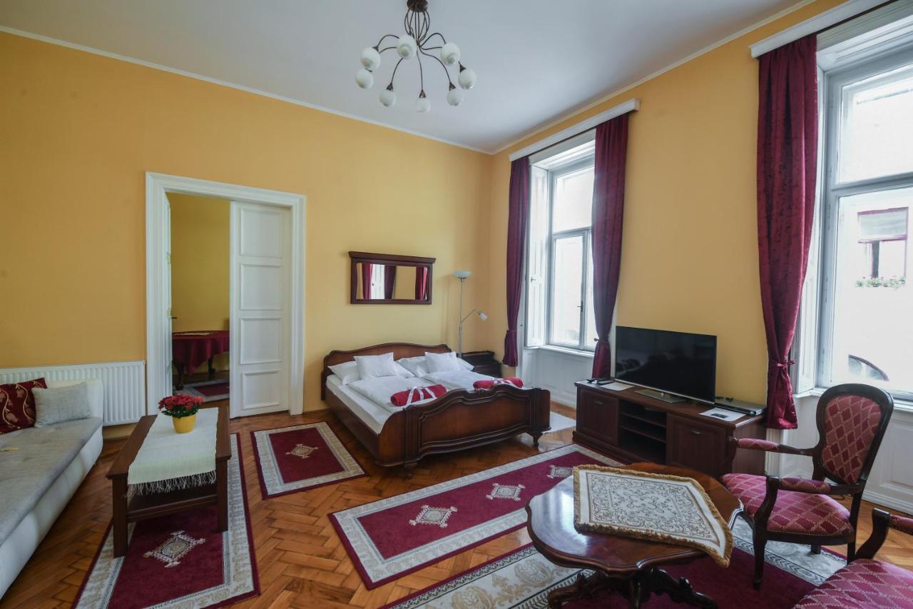 Centrum Vendégház Eger Esterno foto