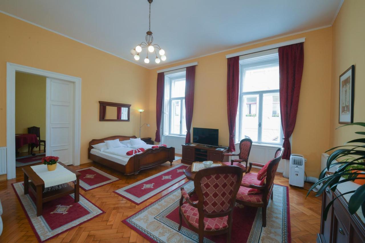 Centrum Vendégház Eger Esterno foto