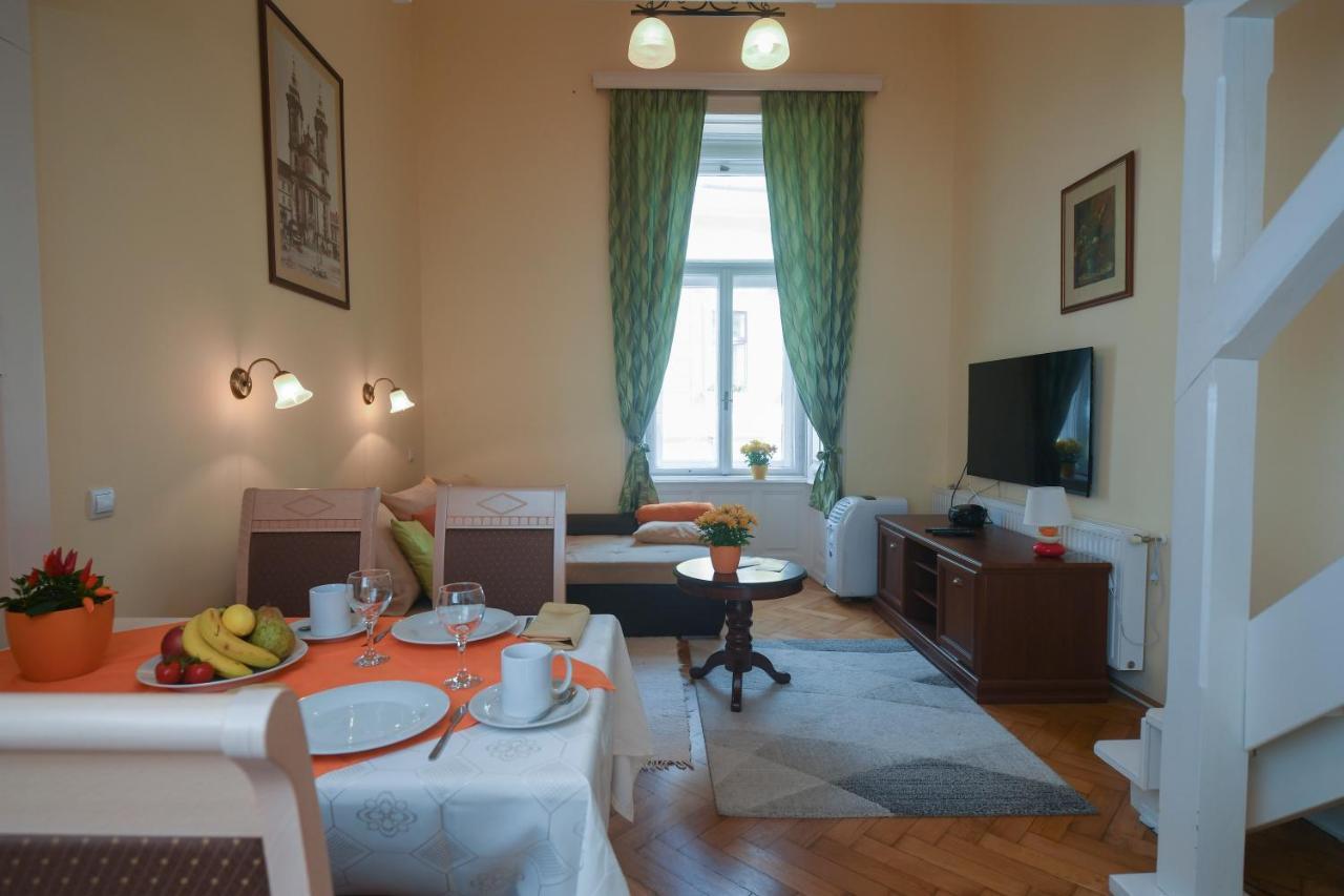 Centrum Vendégház Eger Esterno foto