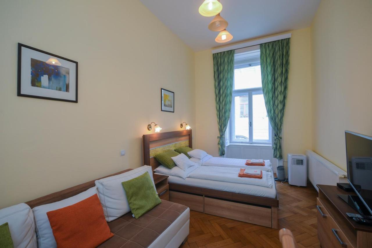 Centrum Vendégház Eger Esterno foto
